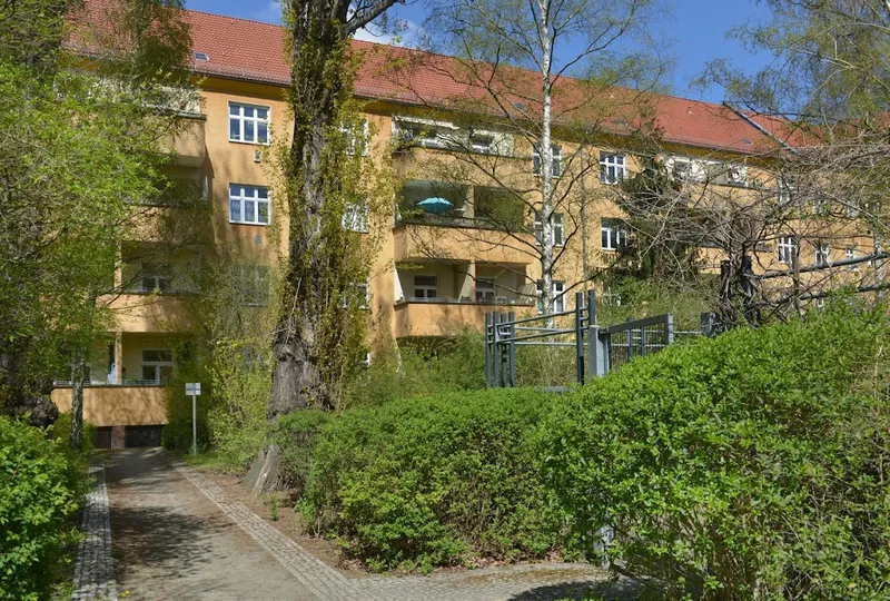 Mieter sucht Nachmieter - Laminat kann übernommen werden - Schöner Altbau! — photo 1